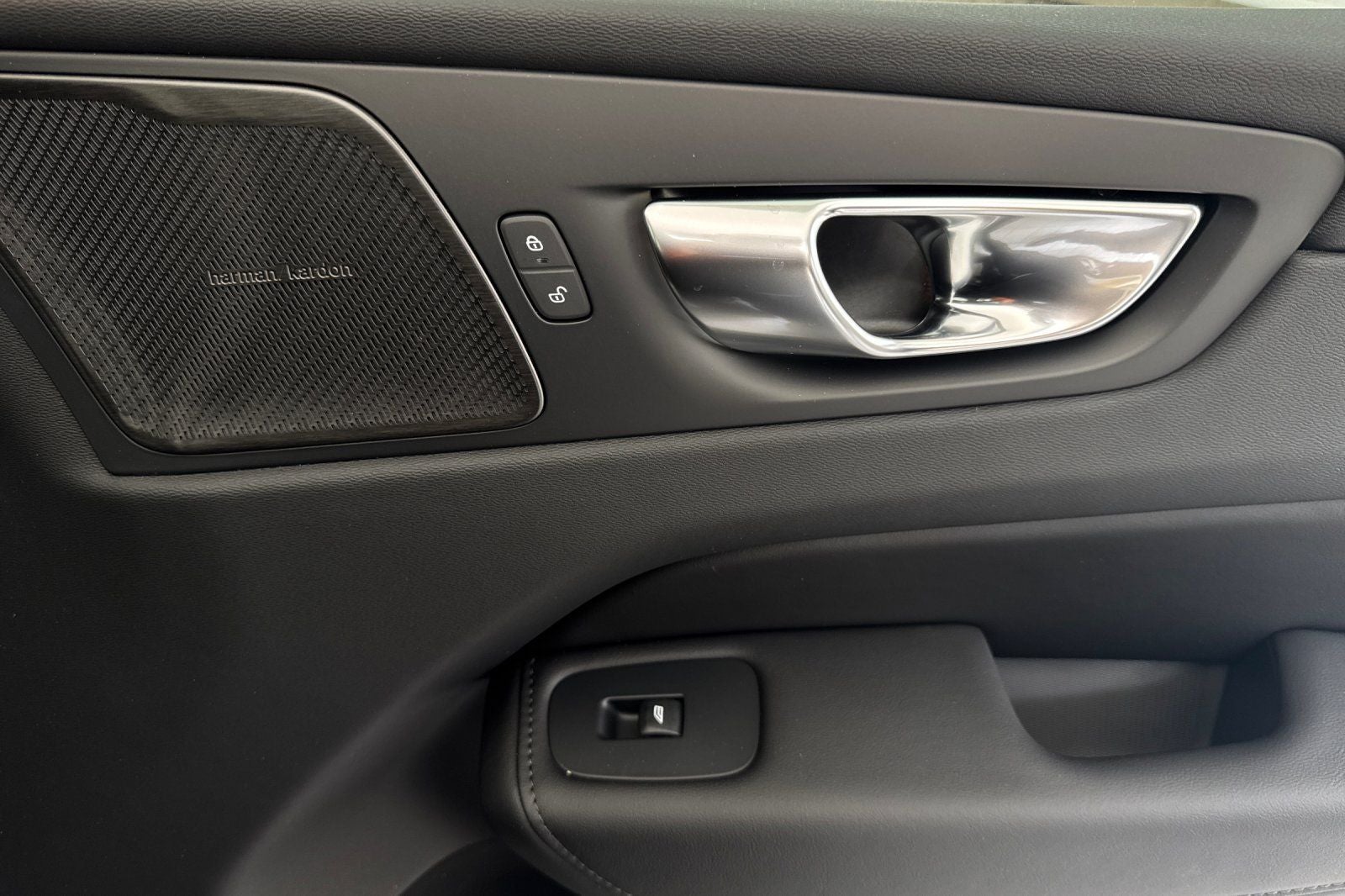 2025 Volvo XC60 Plug-In Hybrid T8 Plus