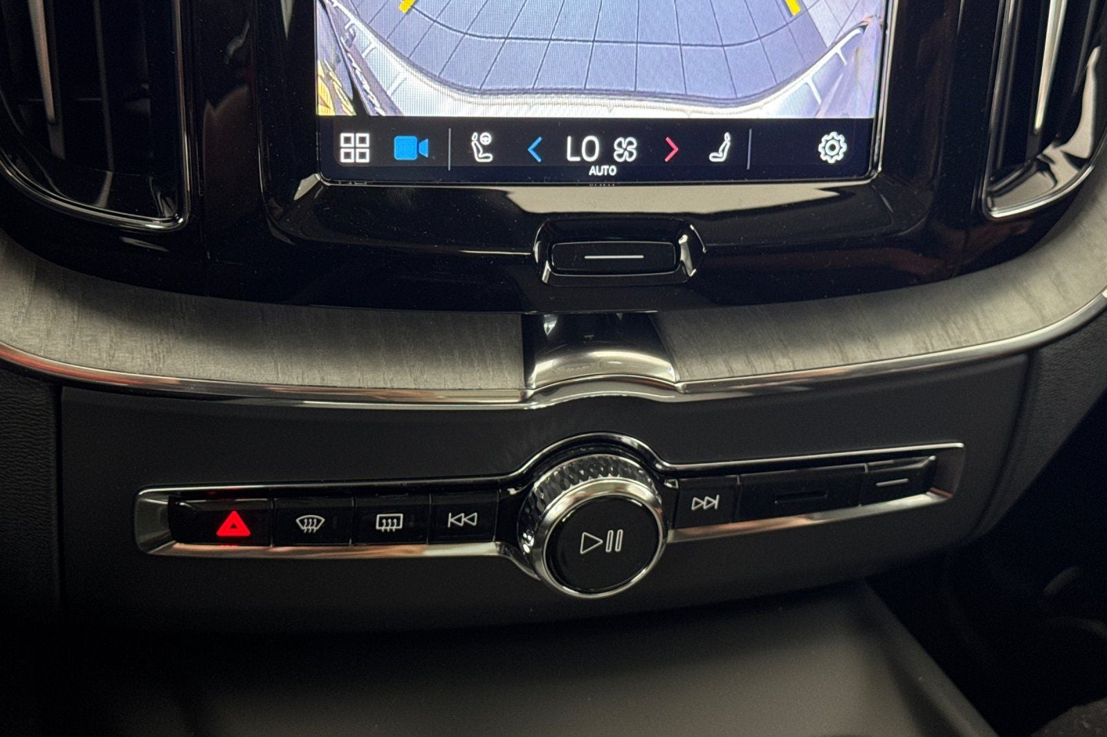 2025 Volvo XC60 Plug-In Hybrid T8 Plus