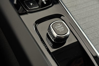 2025 Volvo XC60 Plug-In Hybrid T8 Plus