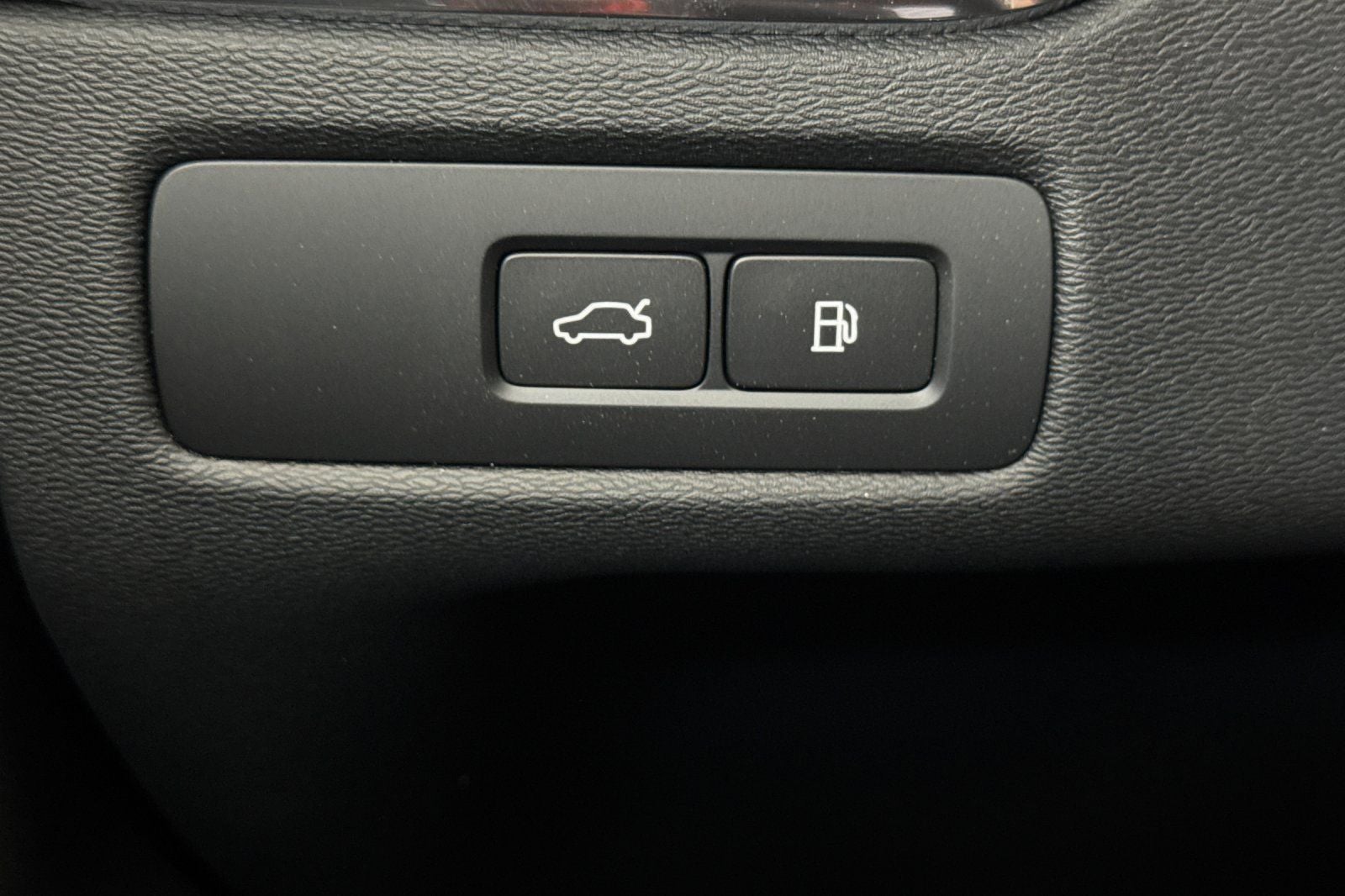 2025 Volvo XC60 Plug-In Hybrid T8 Plus