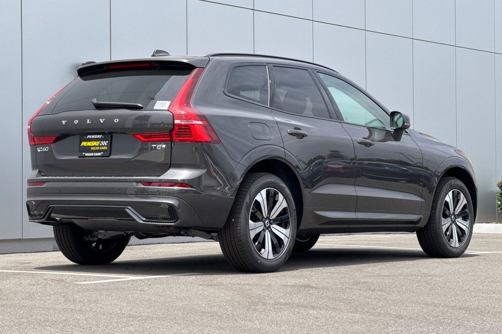 2025 Volvo XC60 Plug-In Hybrid T8 Plus