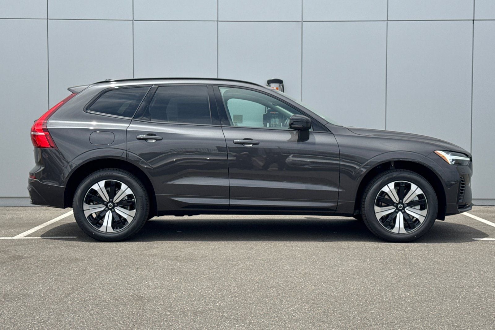 2025 Volvo XC60 Plug-In Hybrid T8 Plus