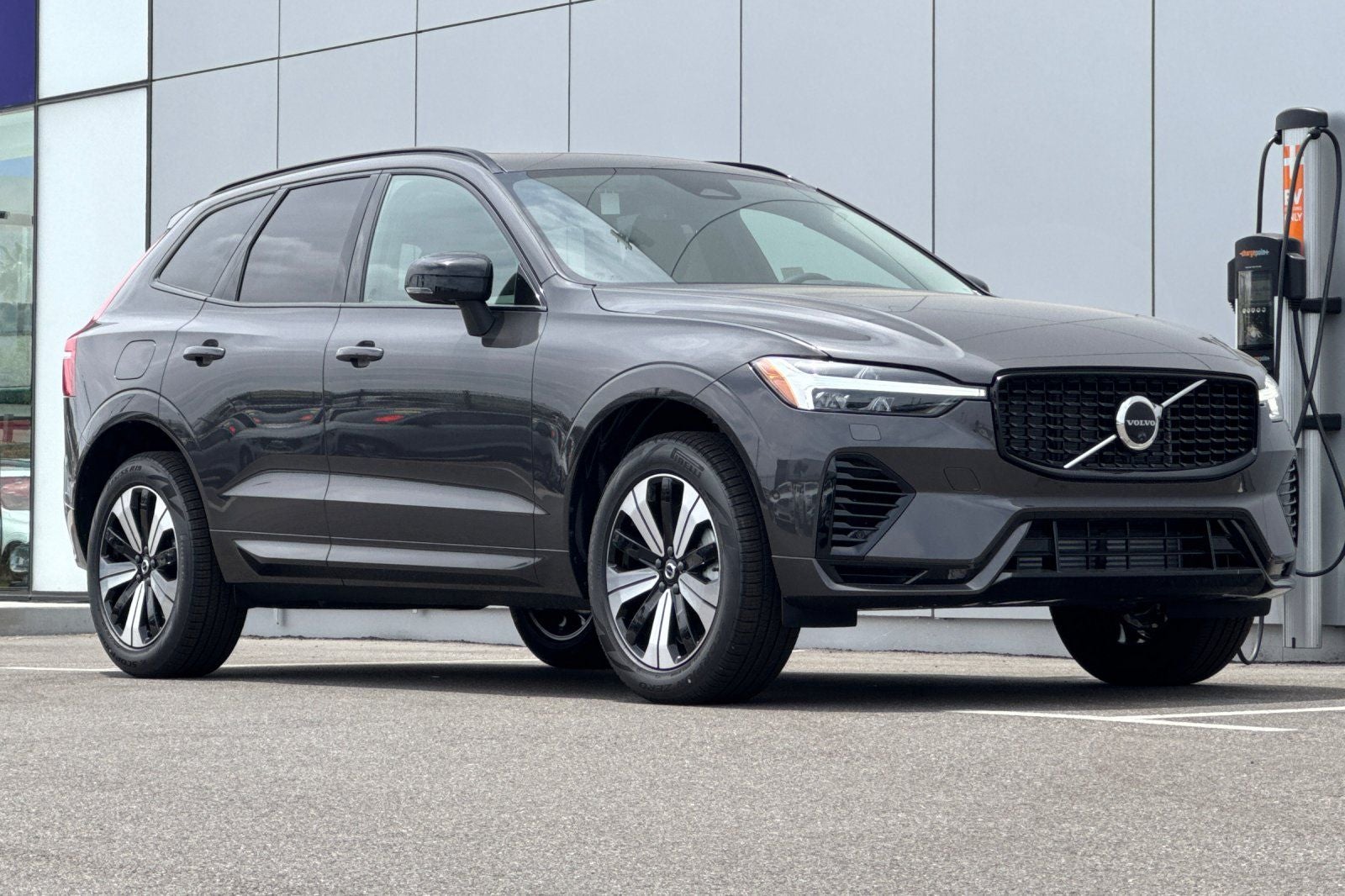 2025 Volvo XC60 Plug-In Hybrid T8 Plus
