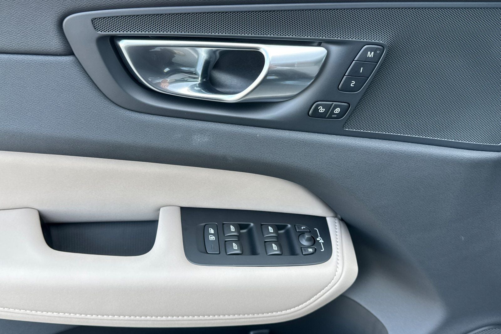 2026 Volvo XC60 Plug-In Hybrid T8 Plus