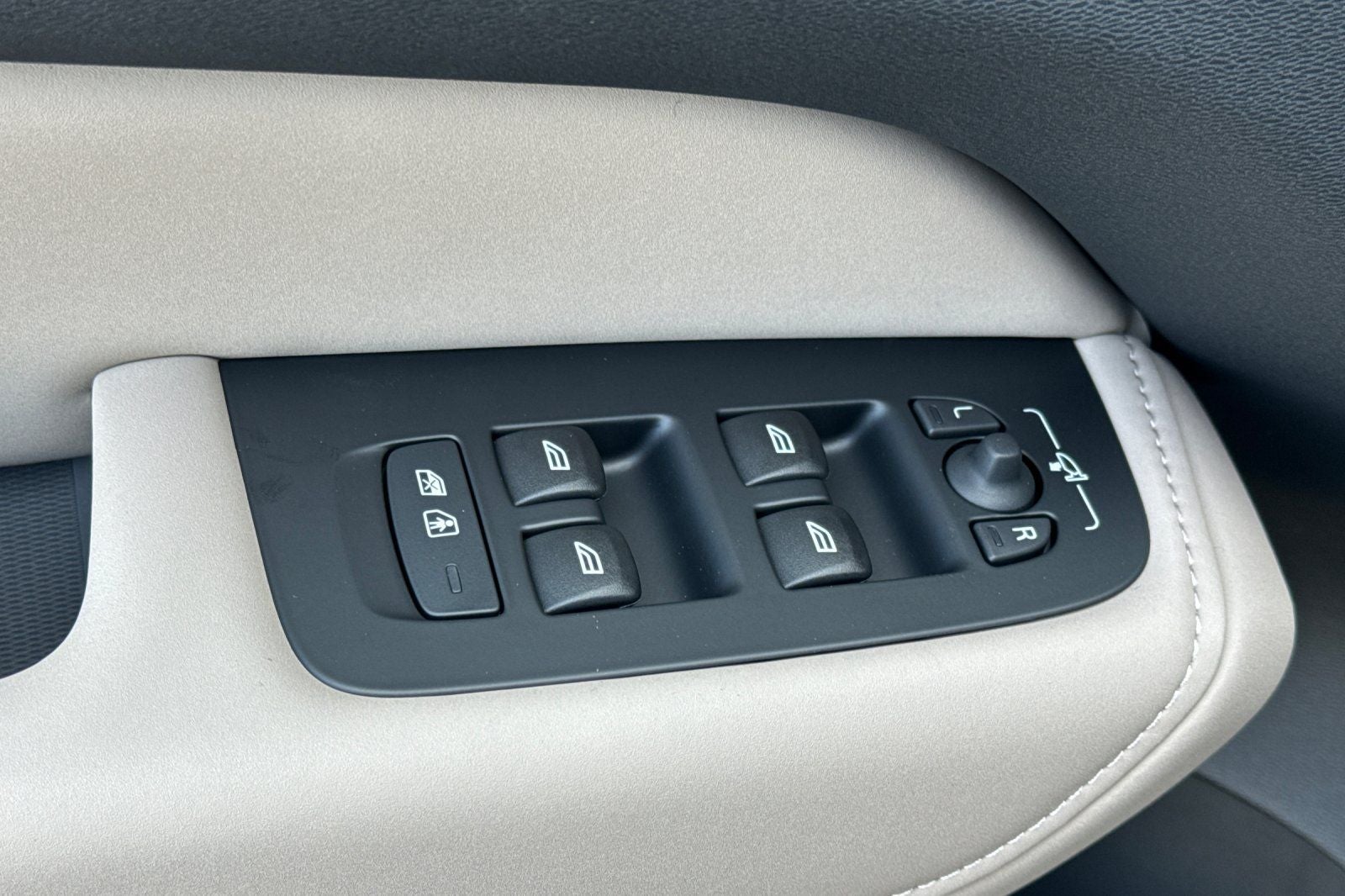 2026 Volvo XC60 Plug-In Hybrid T8 Plus