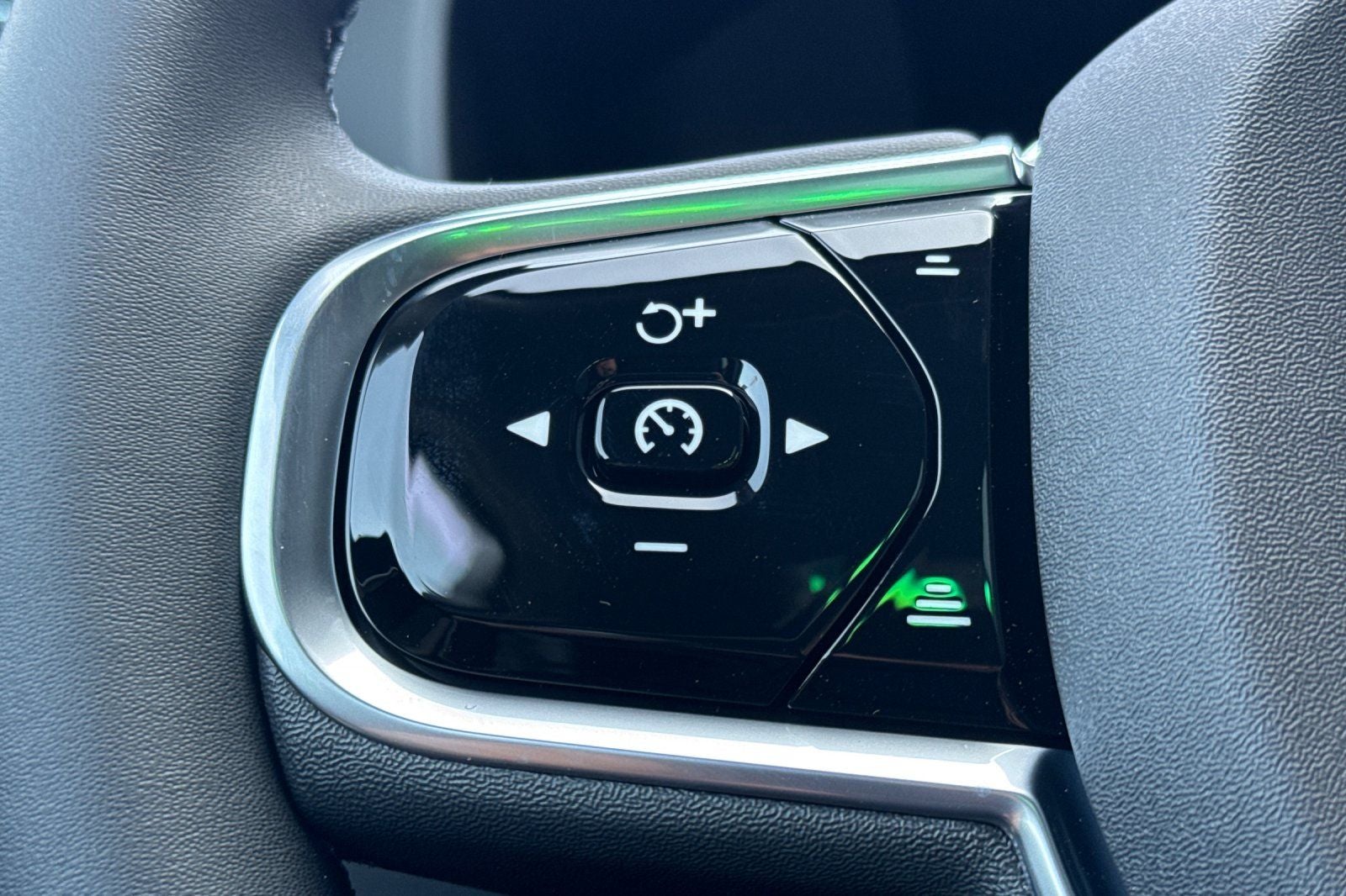 2026 Volvo XC60 Plug-In Hybrid T8 Plus