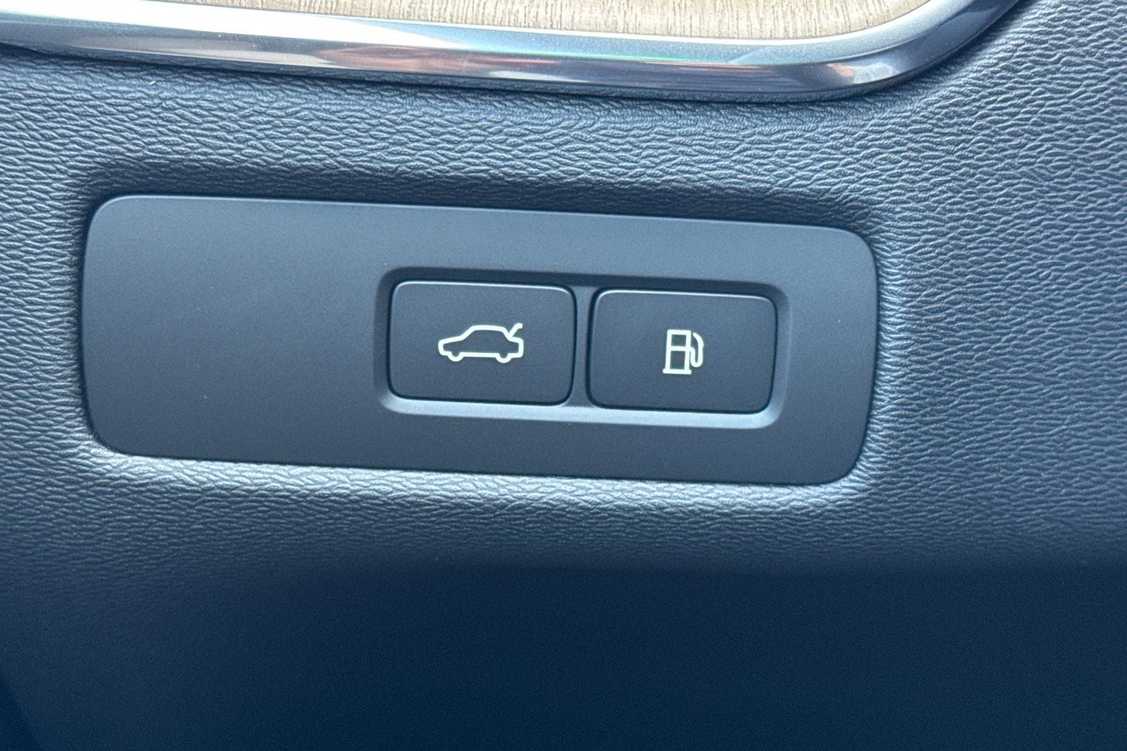 2026 Volvo XC60 Plug-In Hybrid T8 Plus