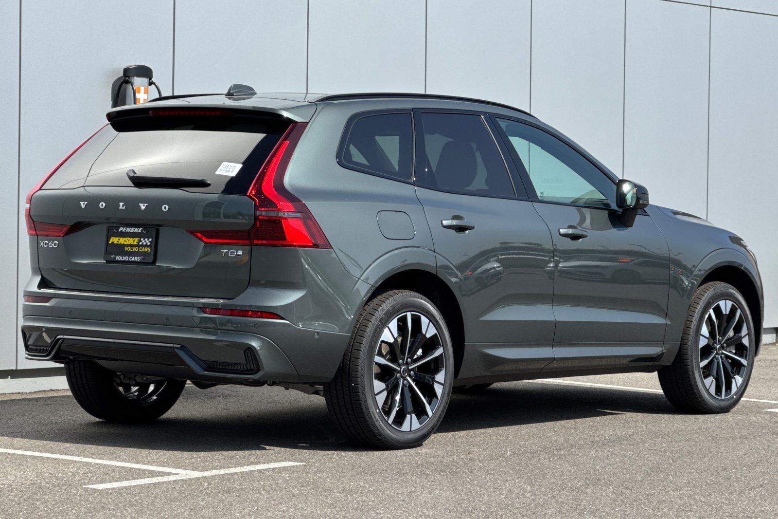 2026 Volvo XC60 Plug-In Hybrid T8 Plus