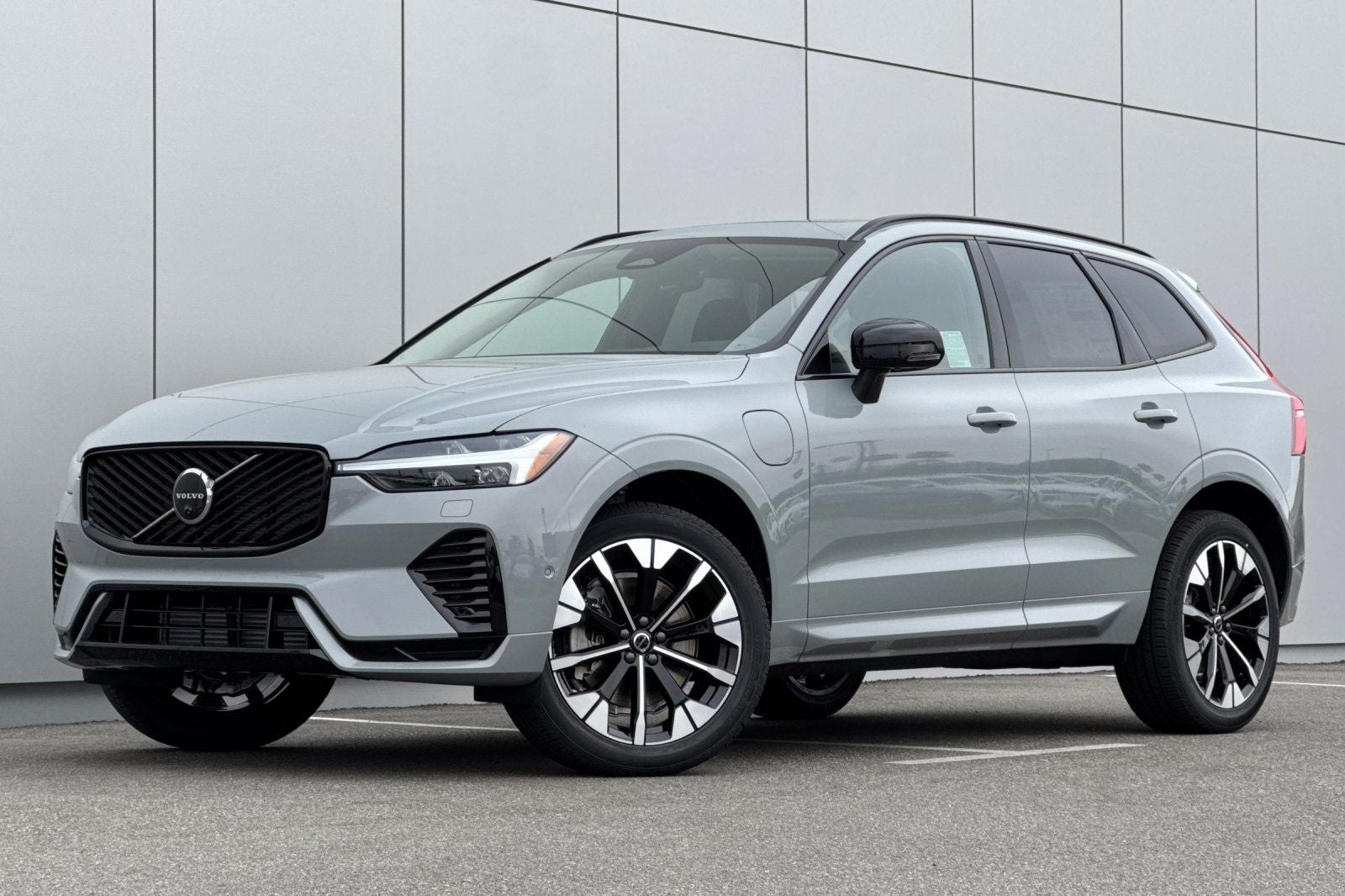 2026 Volvo XC60 Plug-In Hybrid T8 Plus