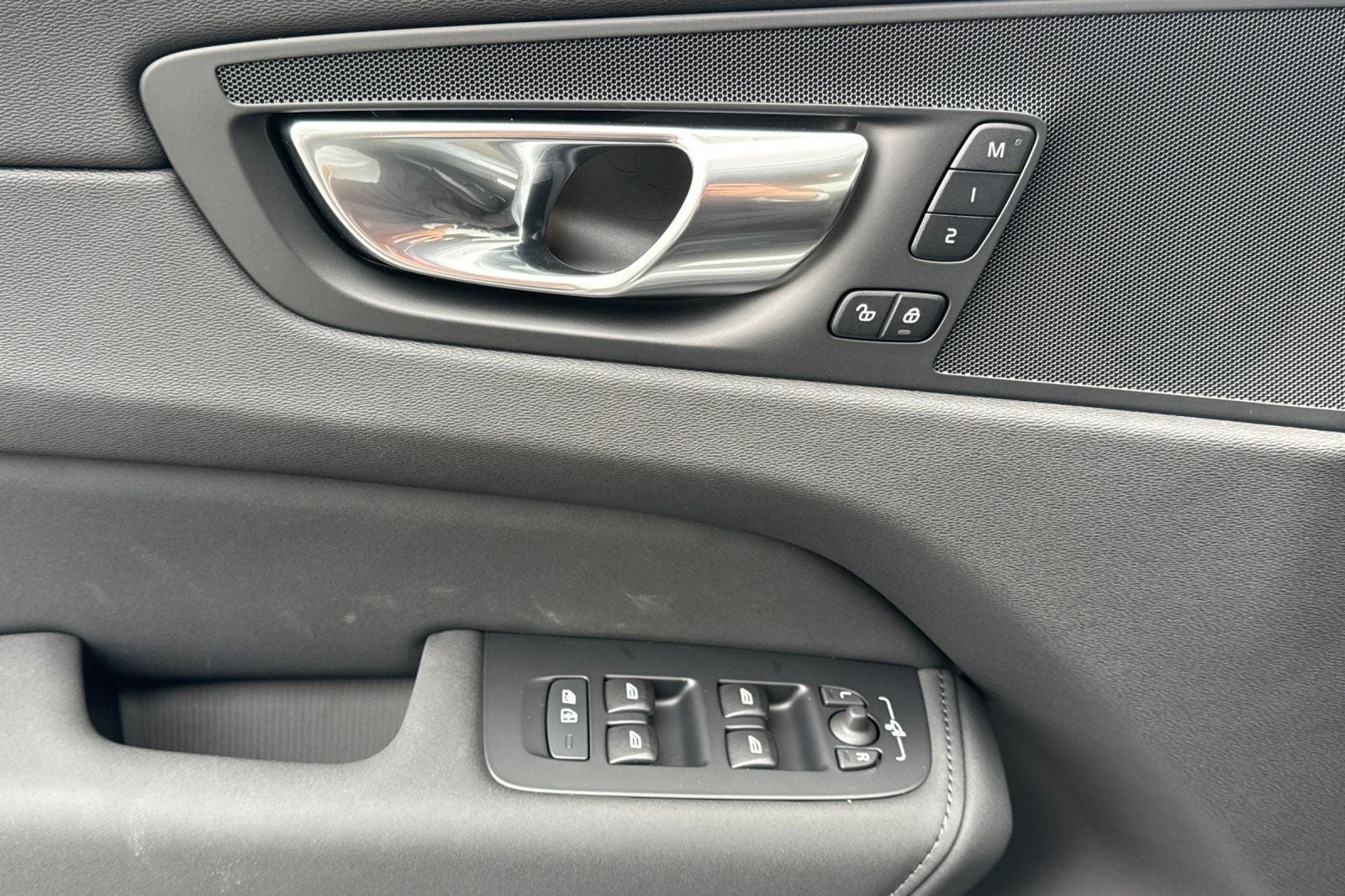 2026 Volvo XC60 Plug-In Hybrid T8 Plus