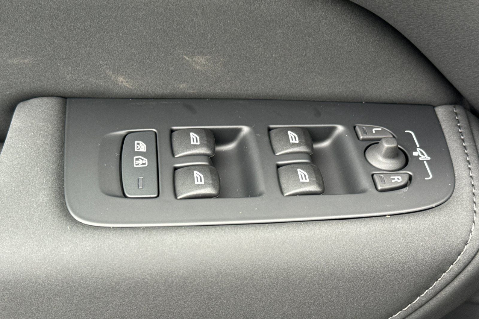 2026 Volvo XC60 Plug-In Hybrid T8 Plus