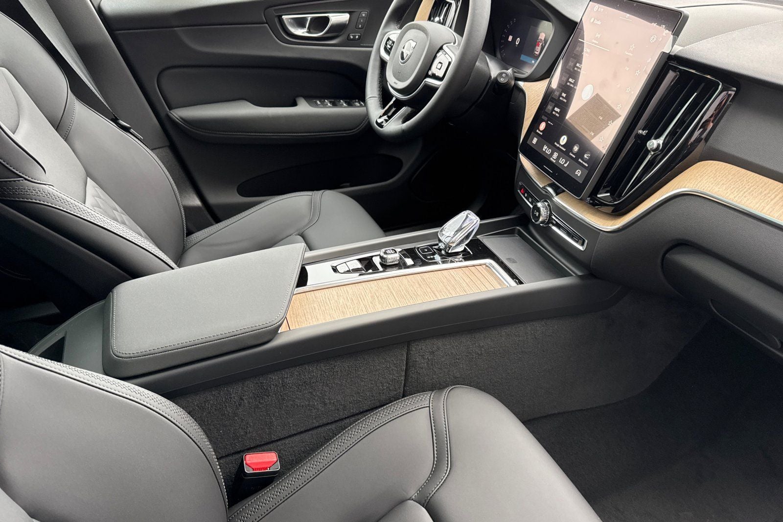 2026 Volvo XC60 Plug-In Hybrid T8 Plus