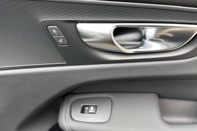 2026 Volvo XC60 Plug-In Hybrid T8 Plus
