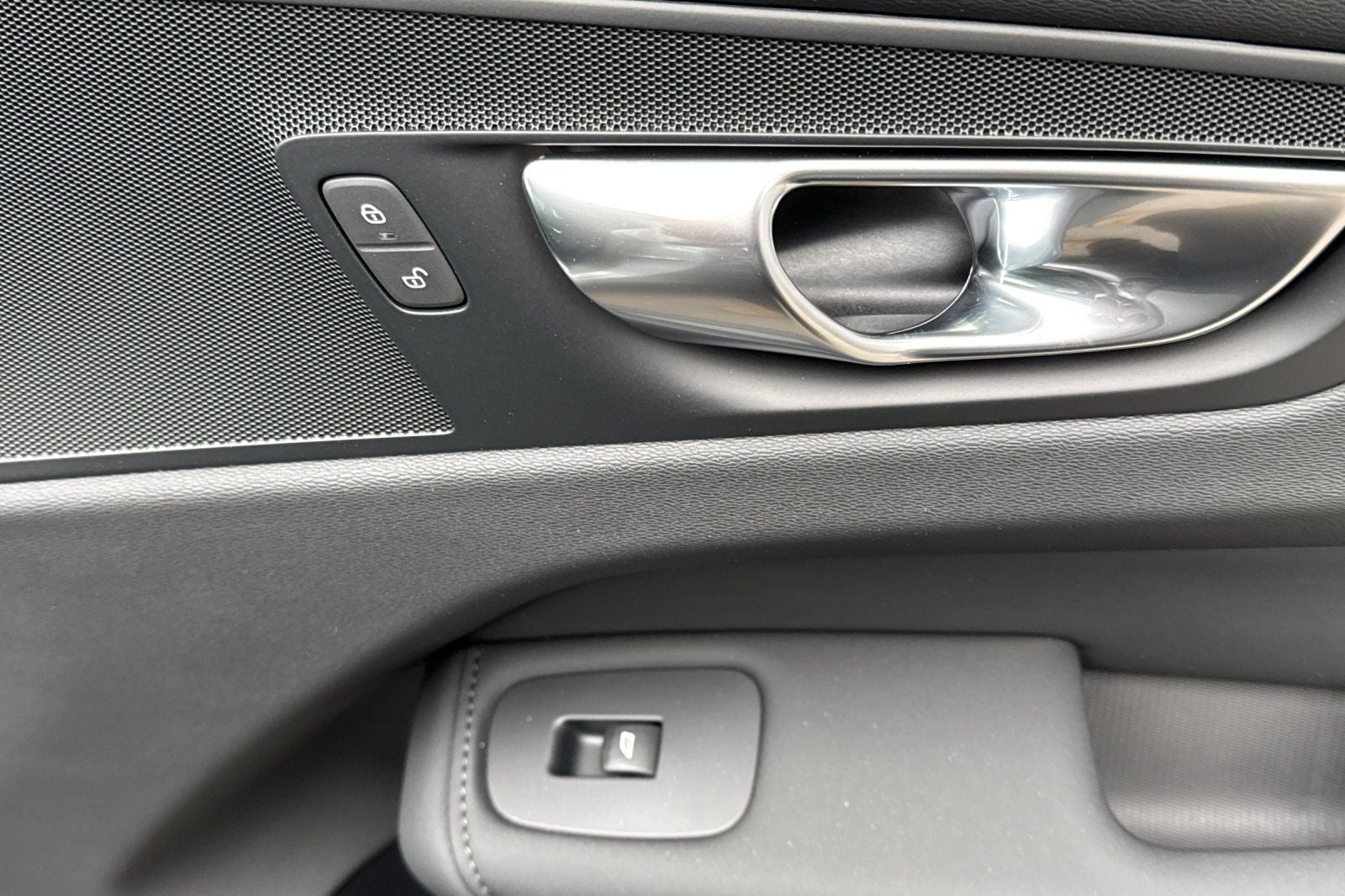 2026 Volvo XC60 Plug-In Hybrid T8 Plus