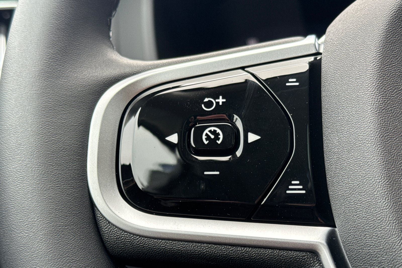 2026 Volvo XC60 Plug-In Hybrid T8 Plus