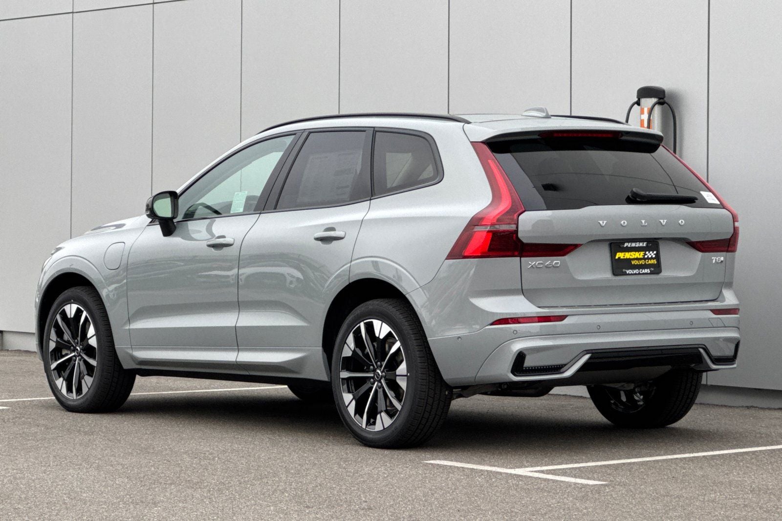 2026 Volvo XC60 Plug-In Hybrid T8 Plus