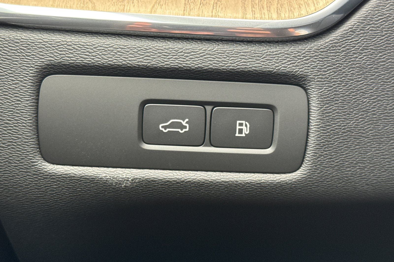 2026 Volvo XC60 Plug-In Hybrid T8 Plus