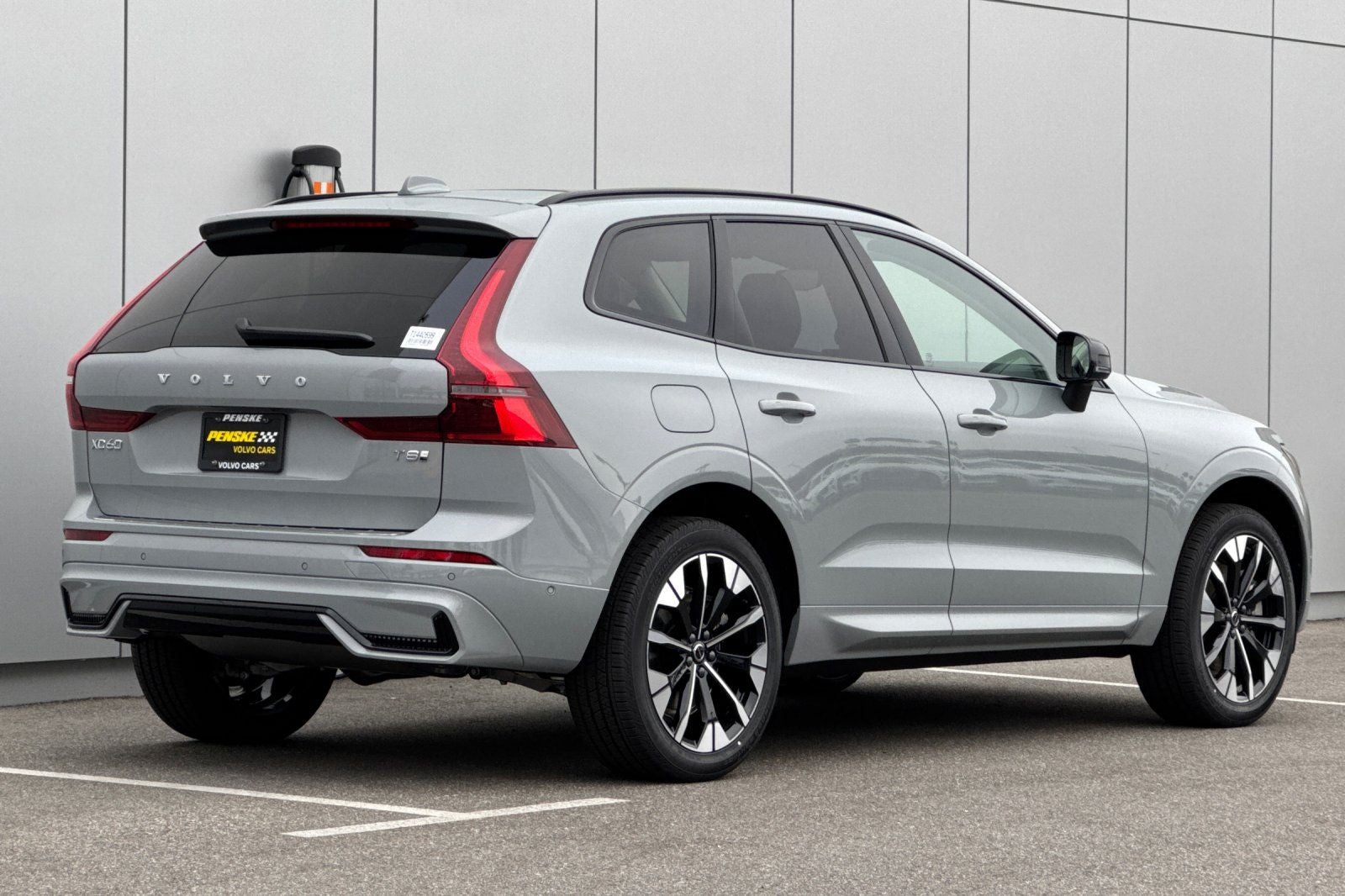 2026 Volvo XC60 Plug-In Hybrid T8 Plus