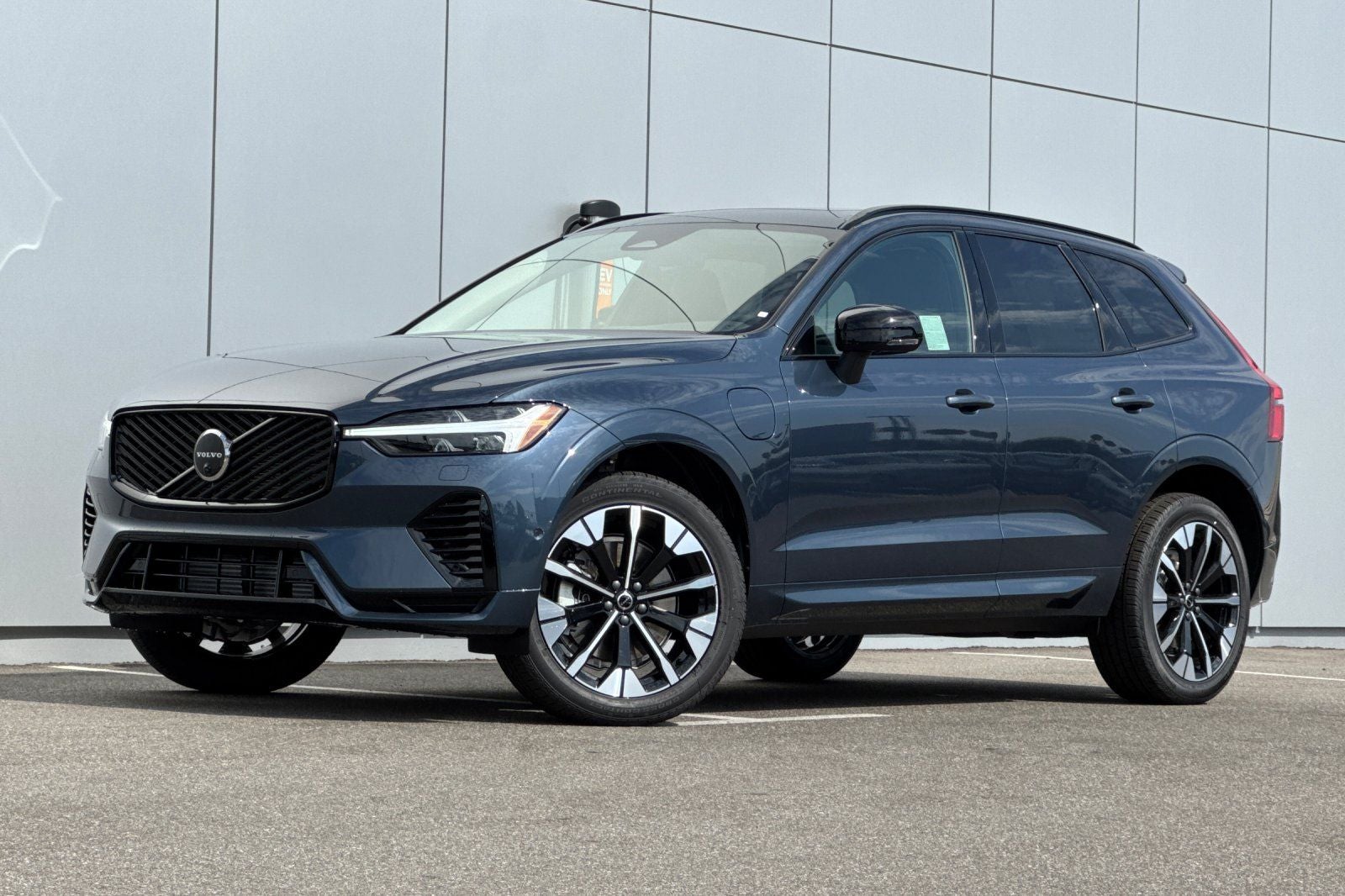 2026 Volvo XC60 Plug-In Hybrid T8 Plus