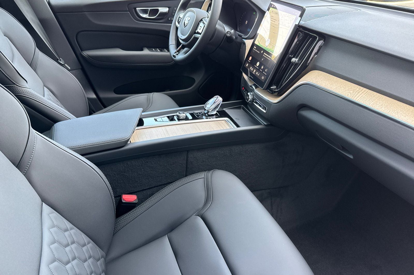 2026 Volvo XC60 Plug-In Hybrid T8 Plus