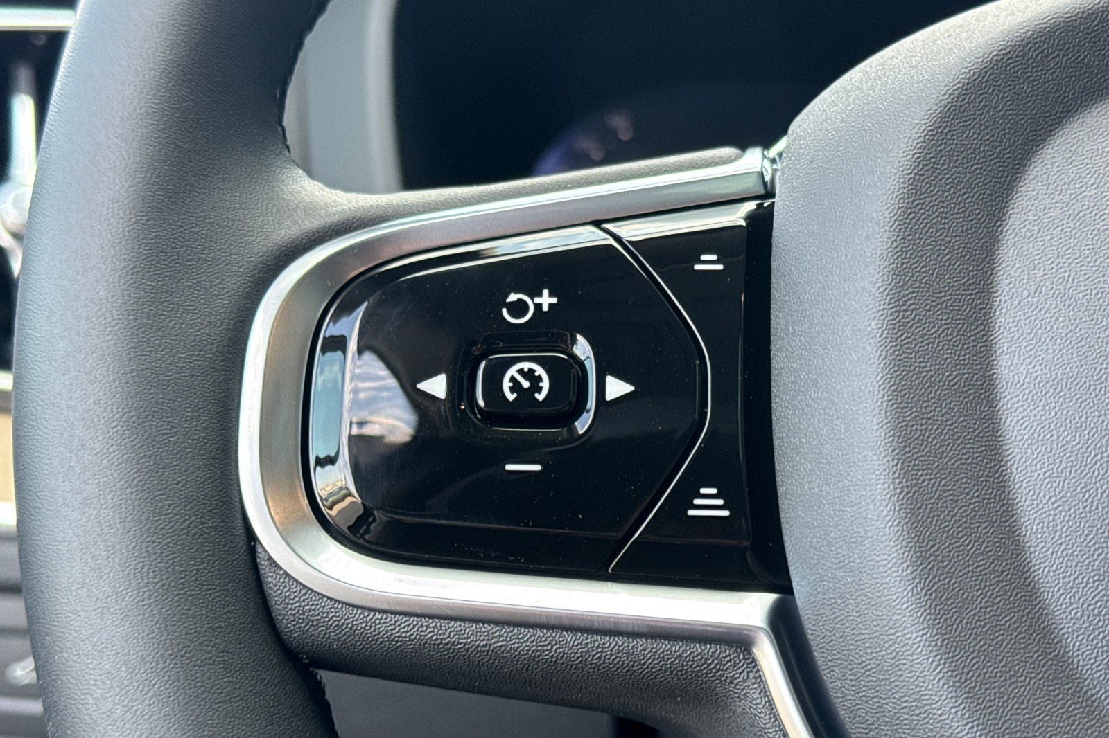 2026 Volvo XC60 Plug-In Hybrid T8 Plus