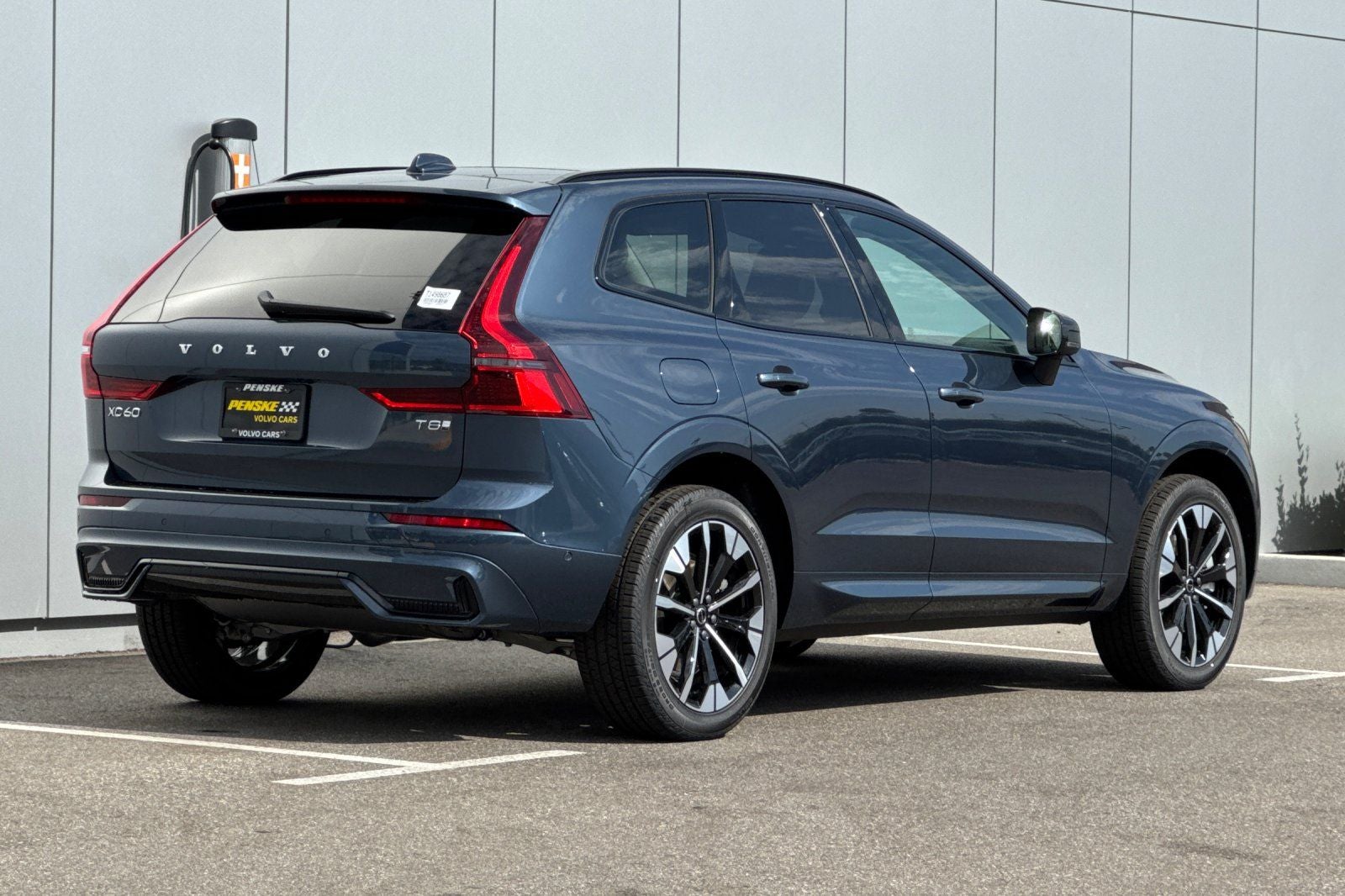 2026 Volvo XC60 Plug-In Hybrid T8 Plus