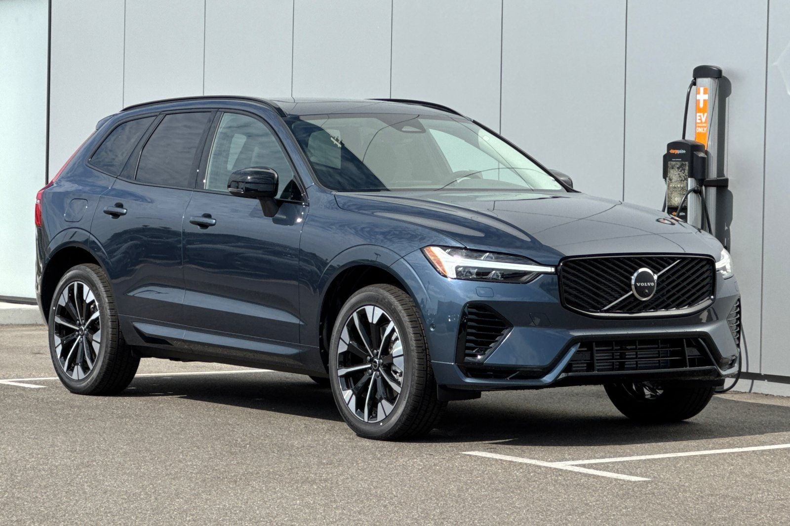 2026 Volvo XC60 Plug-In Hybrid T8 Plus