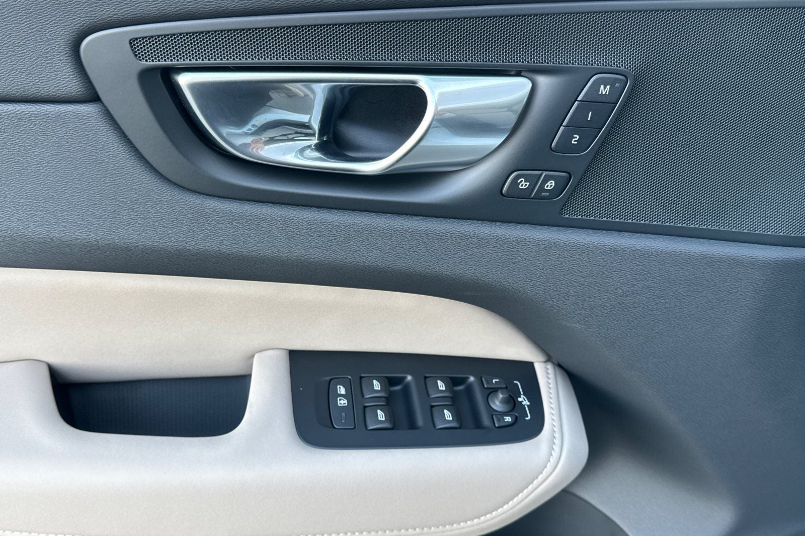 2026 Volvo XC60 Plug-In Hybrid T8 Plus