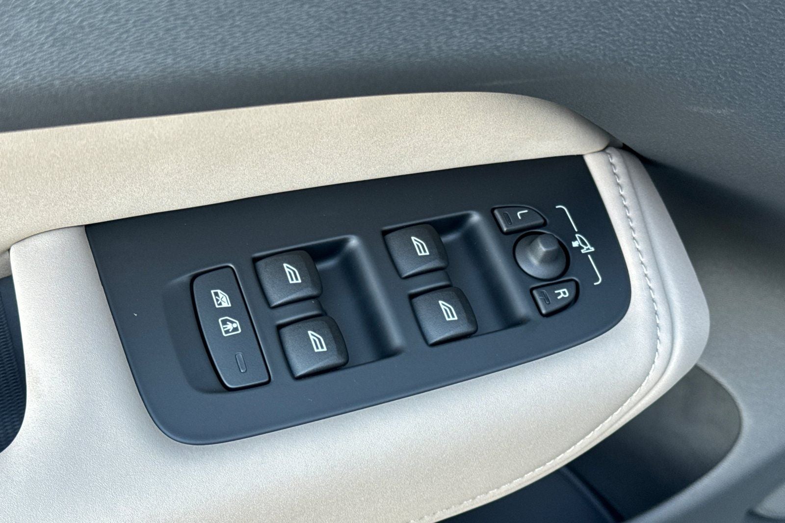 2026 Volvo XC60 Plug-In Hybrid T8 Plus