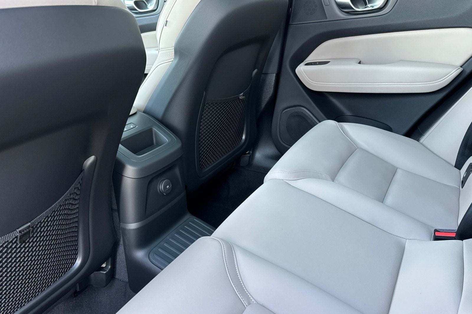 2026 Volvo XC60 Plug-In Hybrid T8 Plus