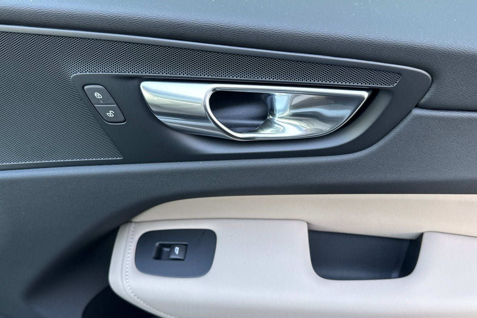 2026 Volvo XC60 Plug-In Hybrid T8 Plus