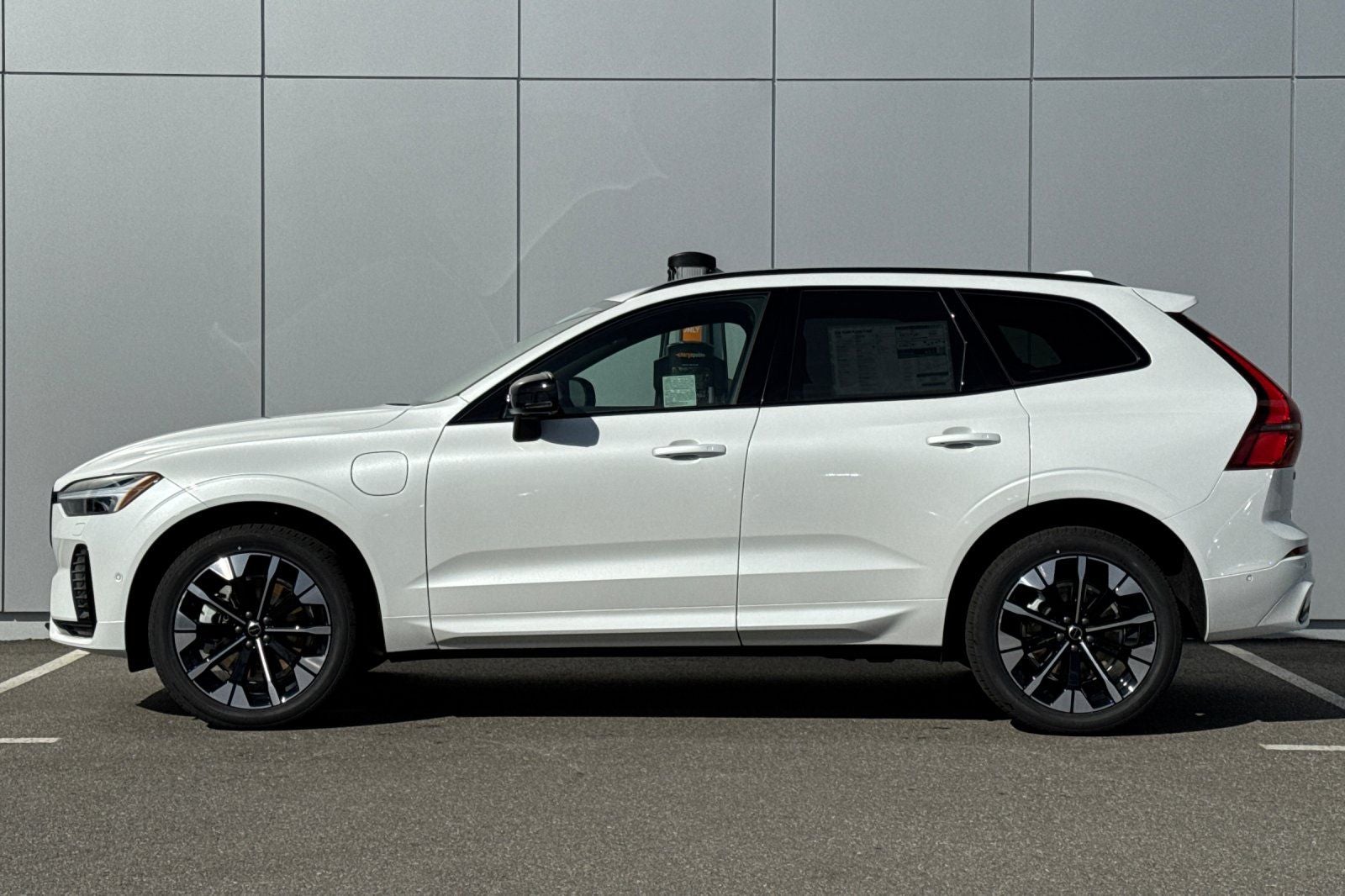 2026 Volvo XC60 Plug-In Hybrid T8 Plus