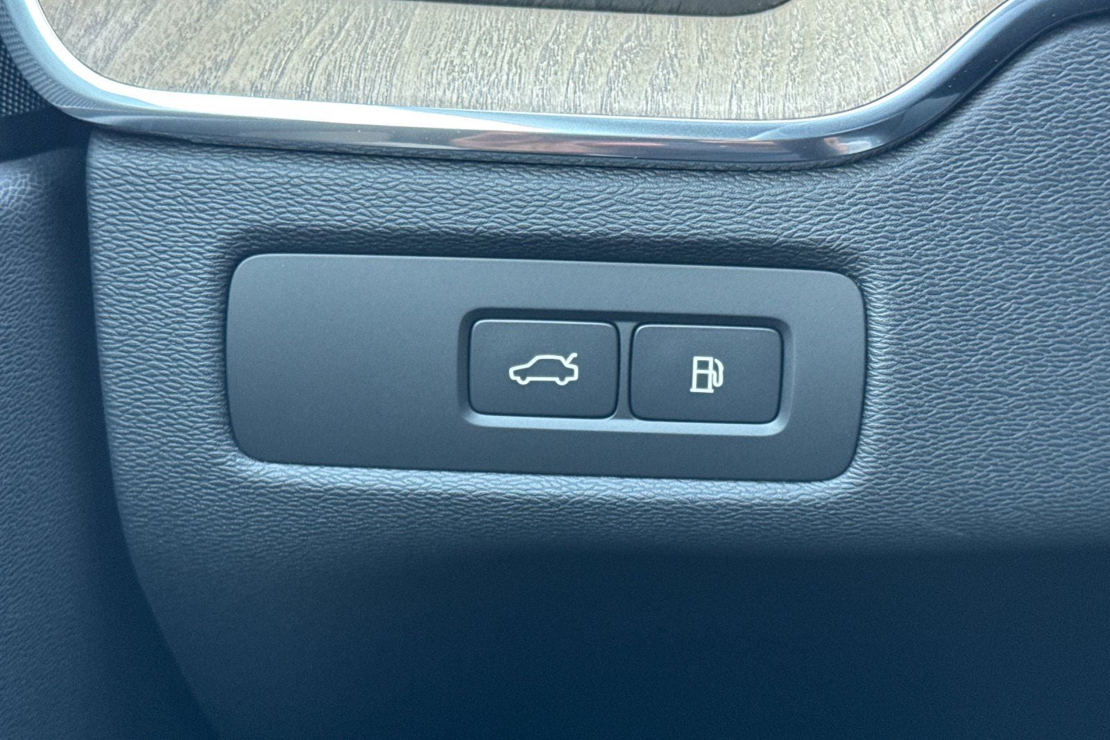 2026 Volvo XC60 Plug-In Hybrid T8 Plus