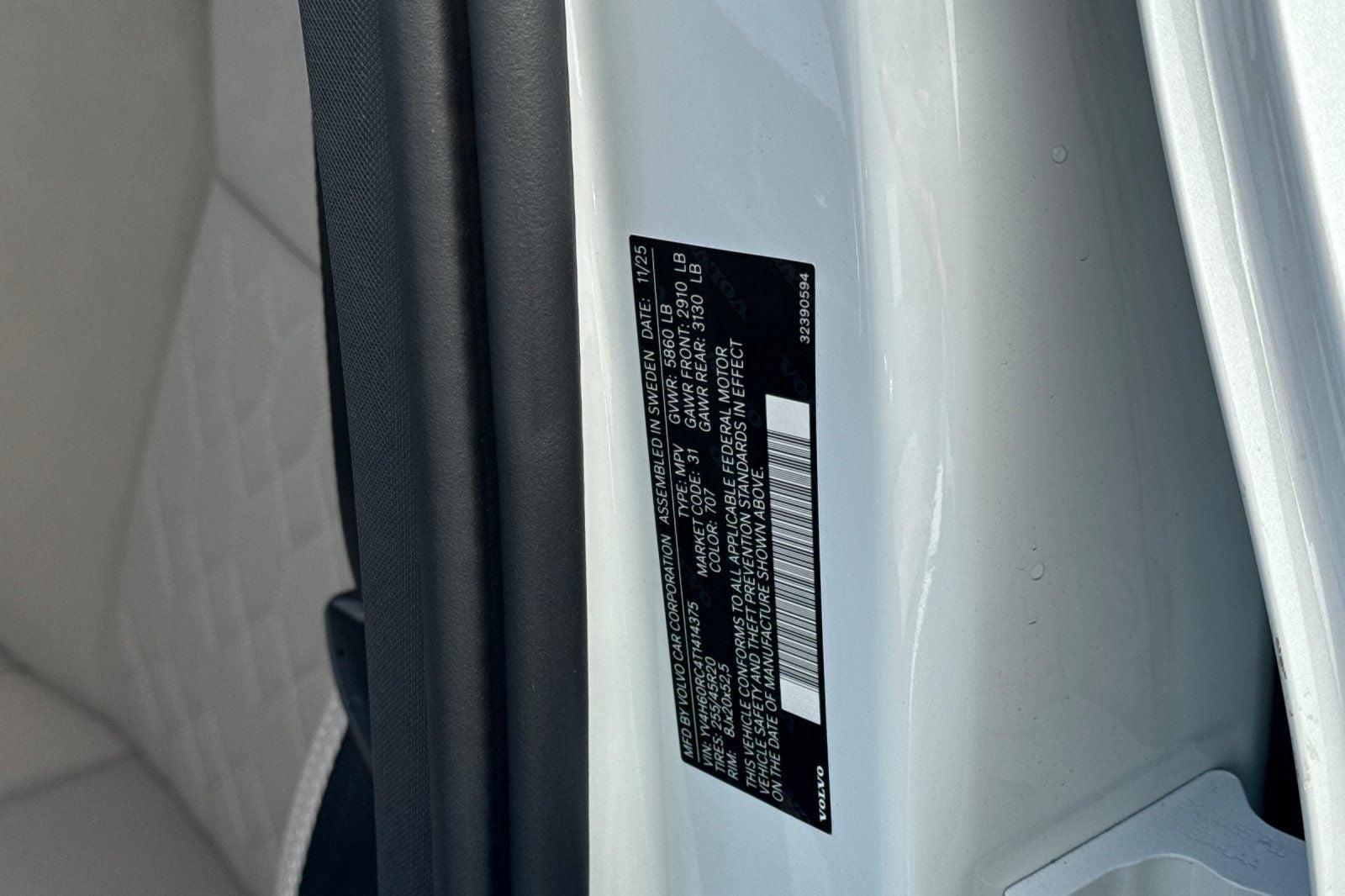 2026 Volvo XC60 Plug-In Hybrid T8 Plus