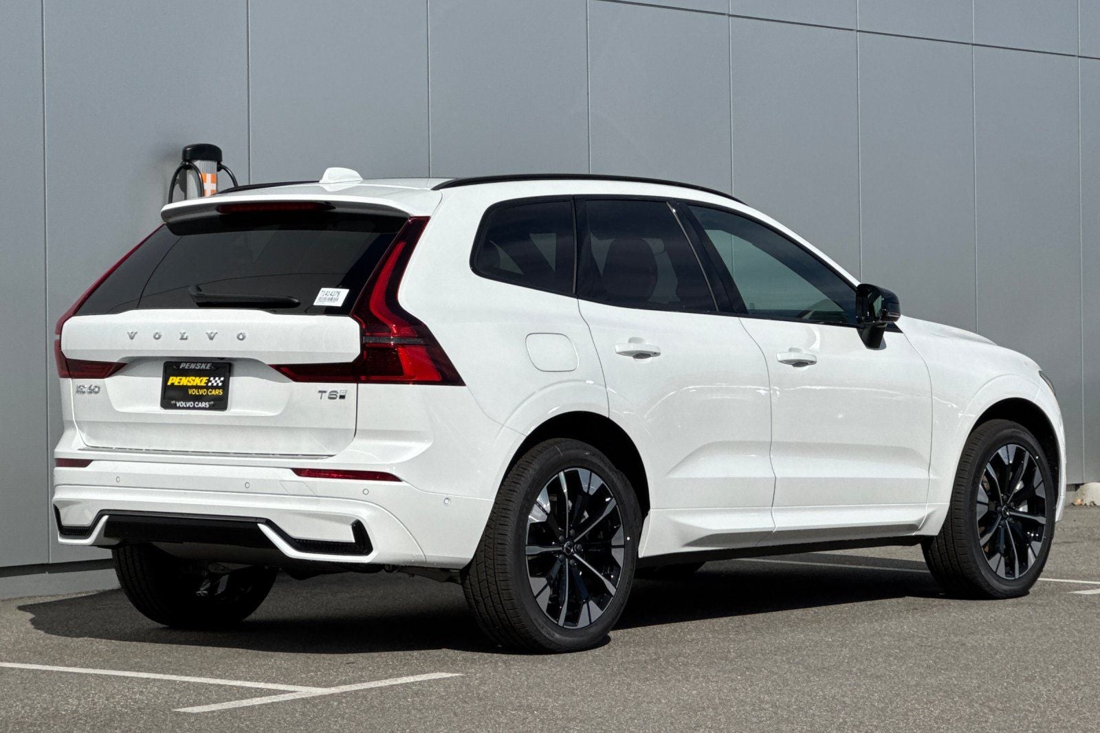 2026 Volvo XC60 Plug-In Hybrid T8 Plus