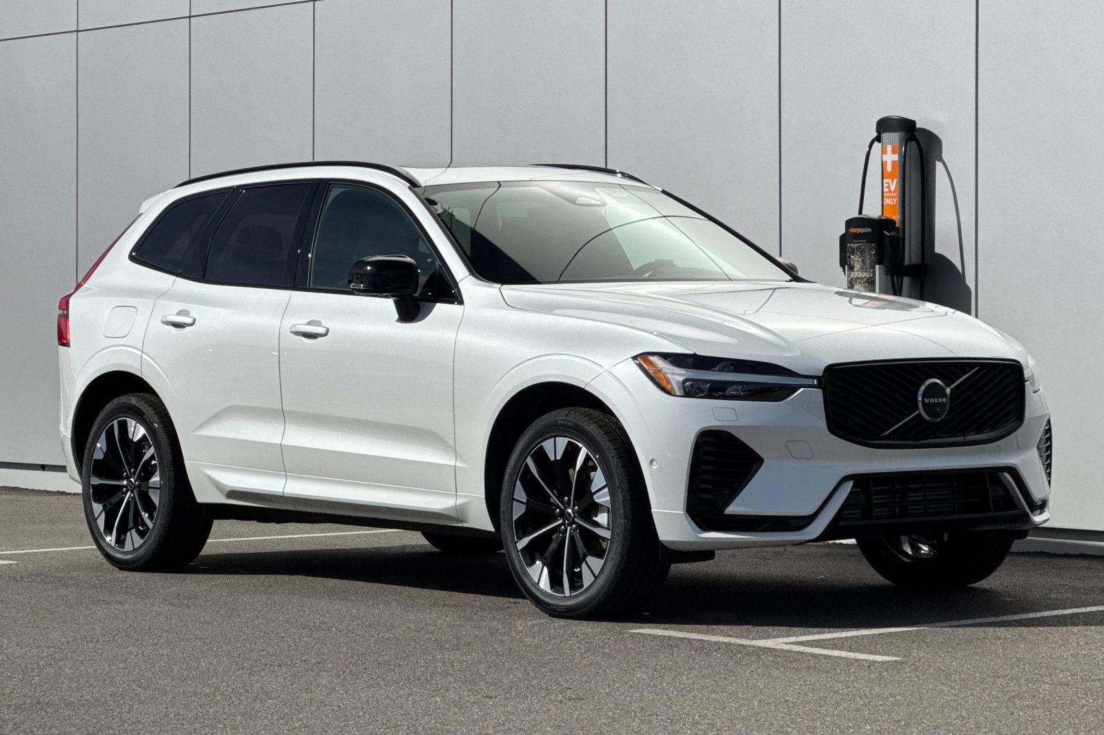 2026 Volvo XC60 Plug-In Hybrid T8 Plus