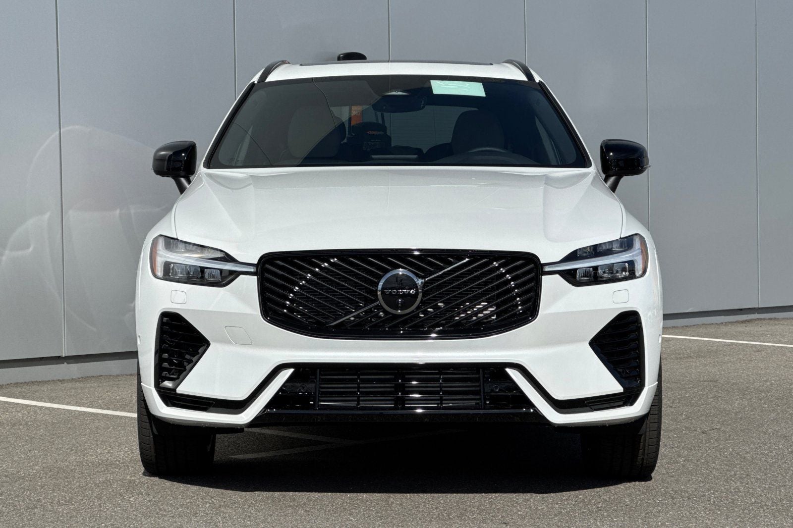 2026 Volvo XC60 Plug-In Hybrid T8 Plus