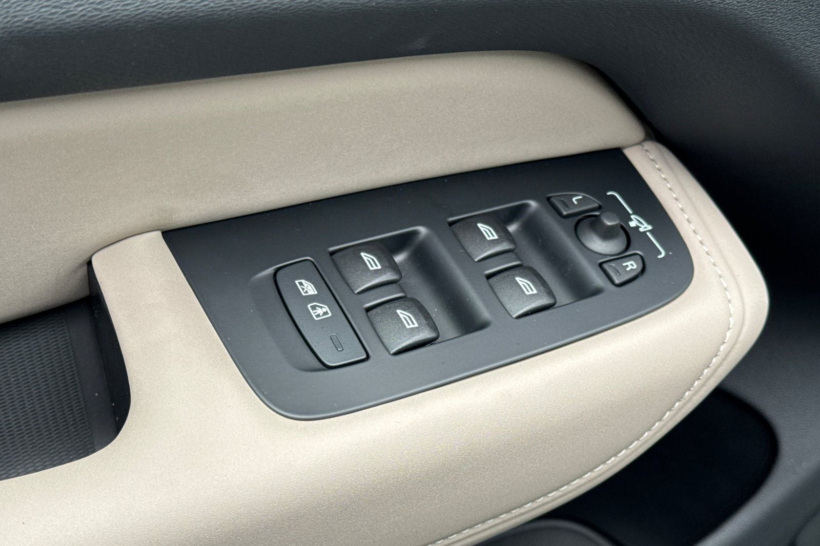 2026 Volvo XC60 Plug-In Hybrid T8 Plus