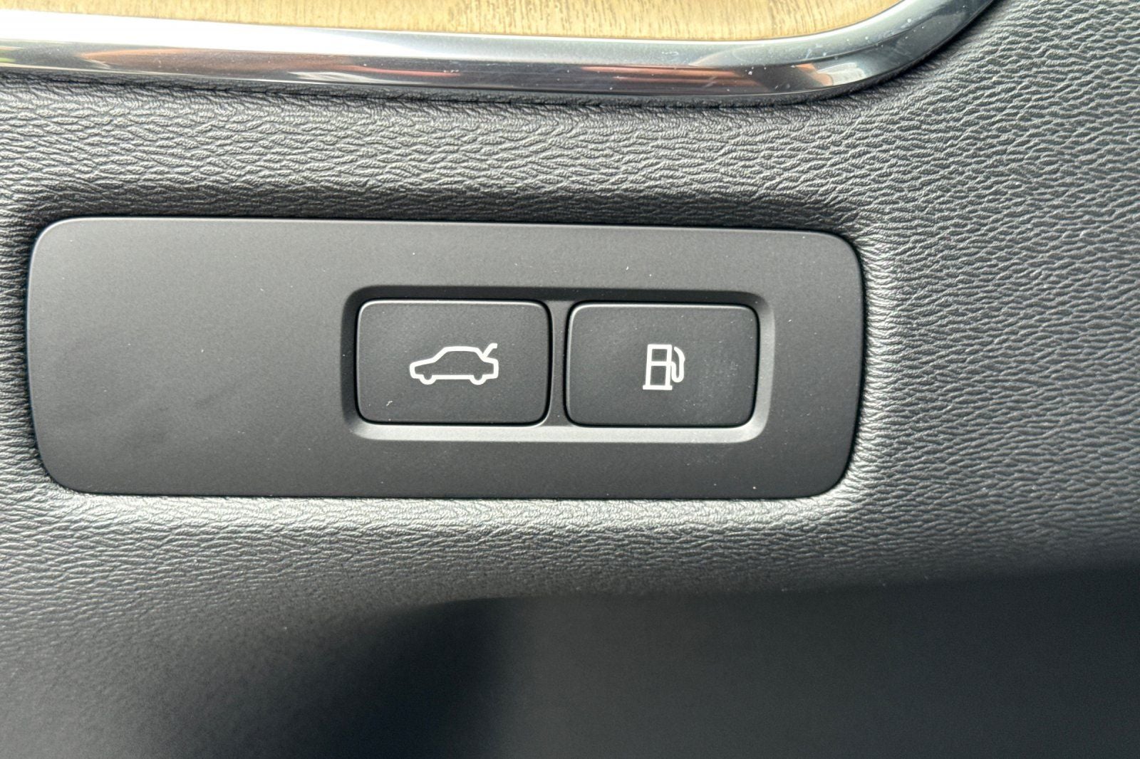 2026 Volvo XC60 Plug-In Hybrid T8 Plus