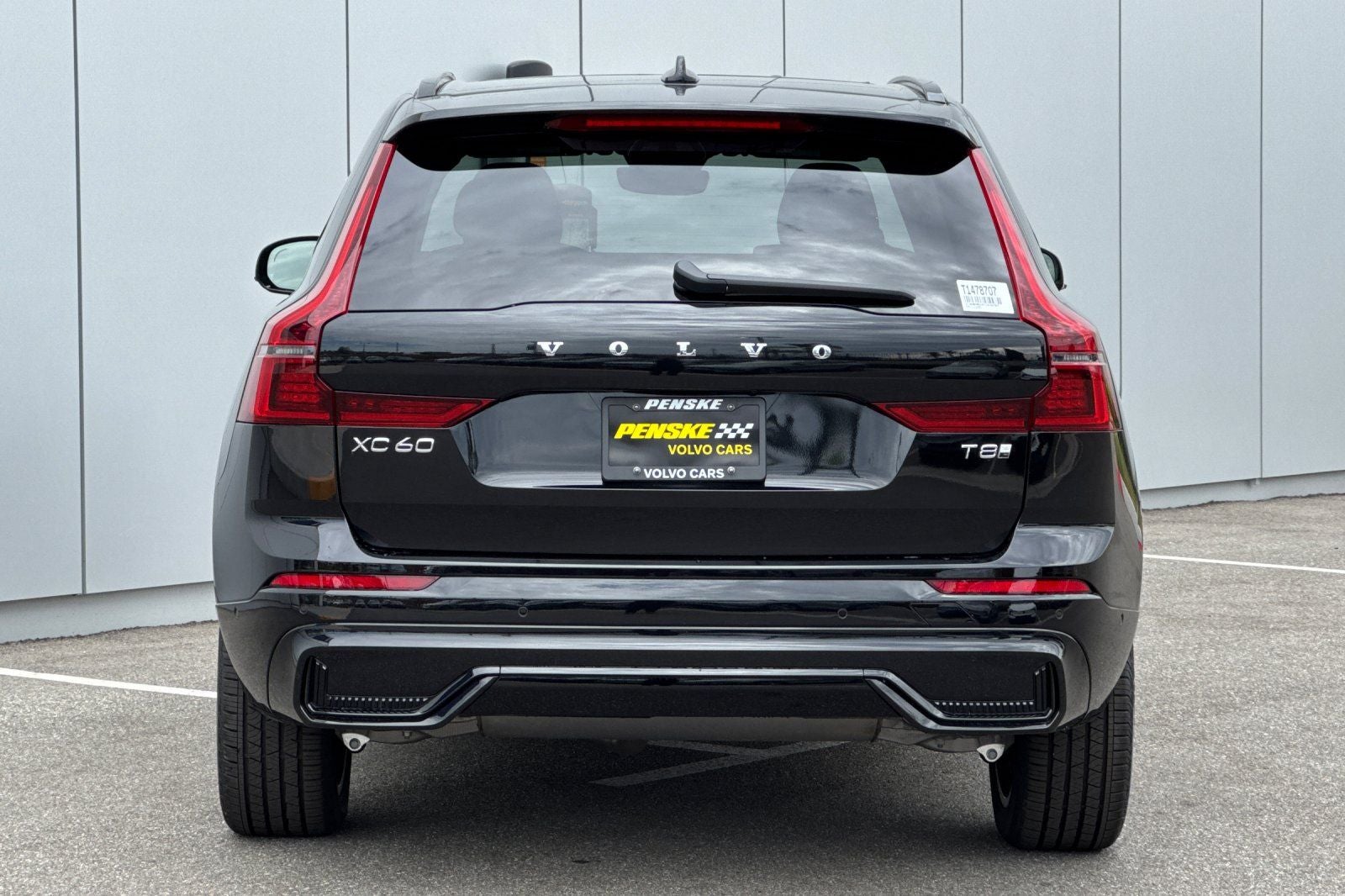 2026 Volvo XC60 Plug-In Hybrid T8 Plus