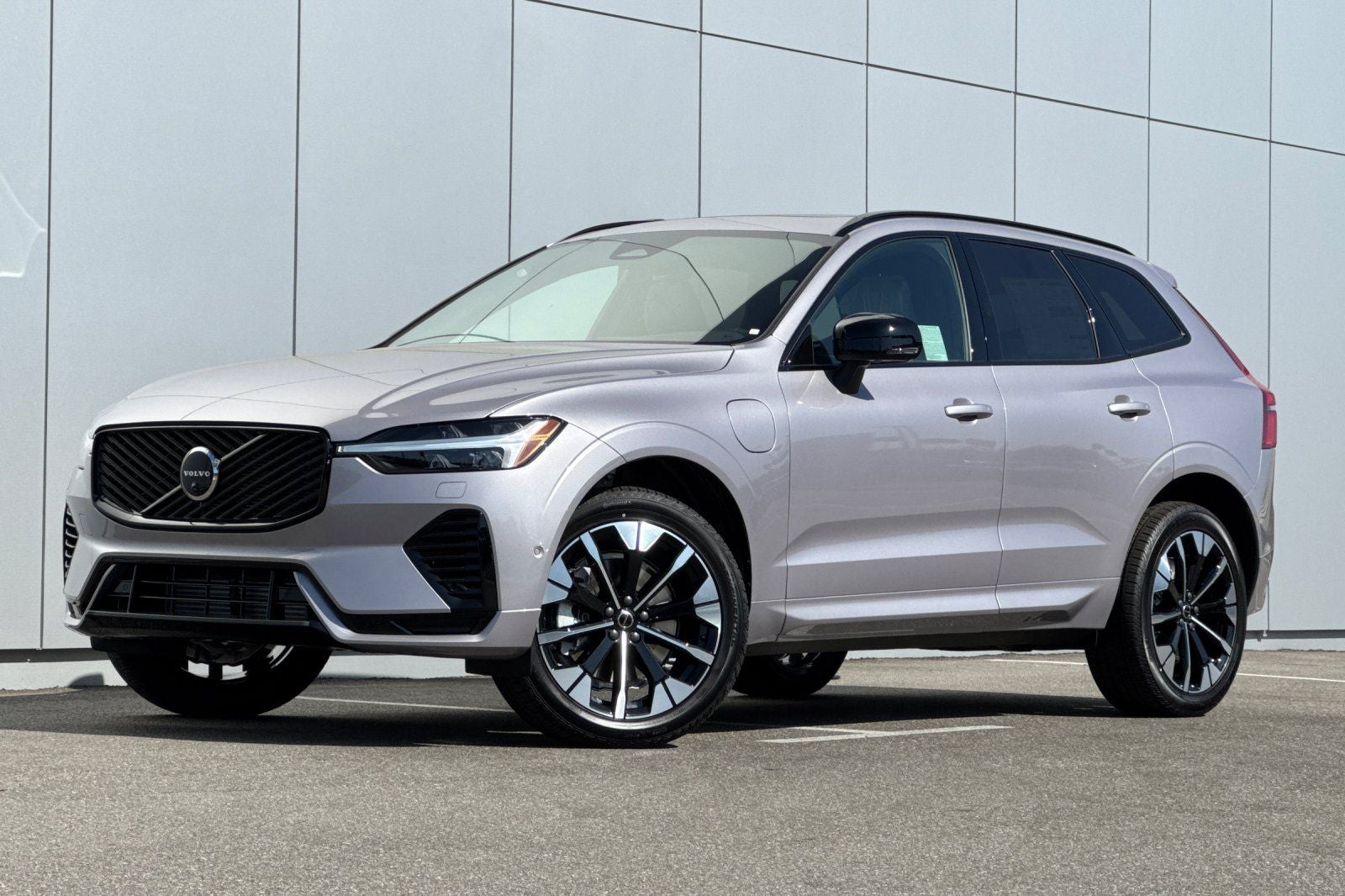2026 Volvo XC60 Plug-In Hybrid T8 Plus
