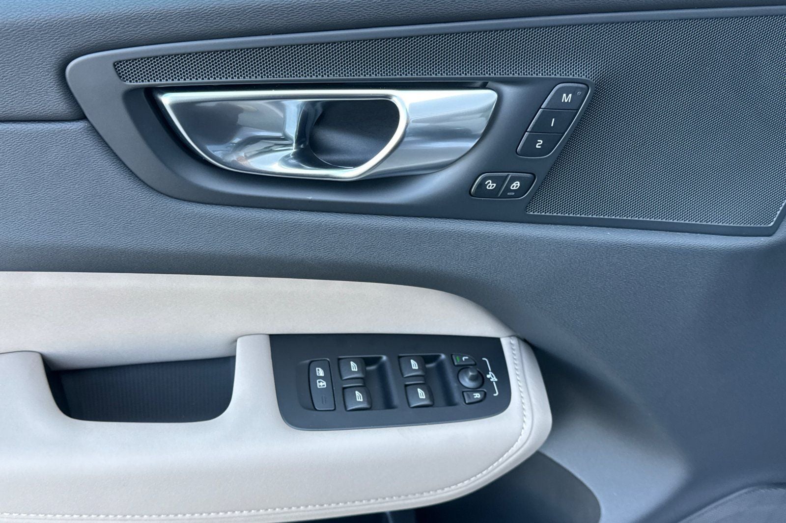 2026 Volvo XC60 Plug-In Hybrid T8 Plus