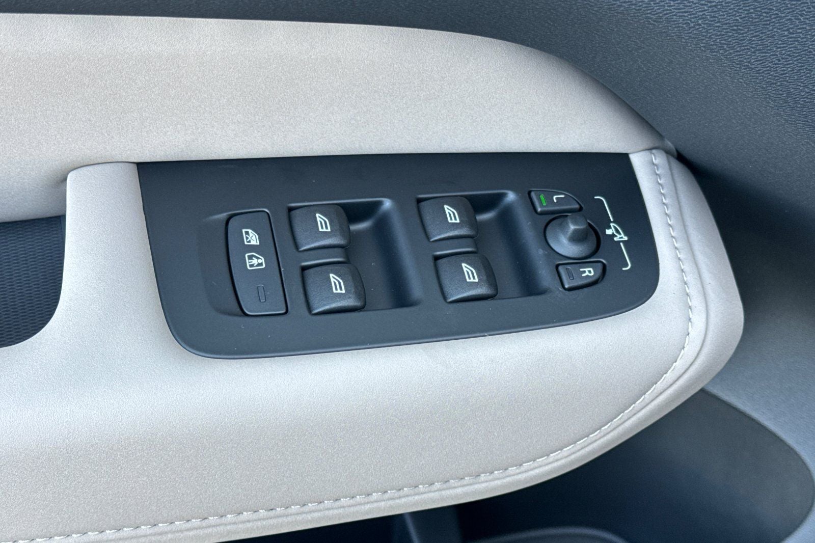 2026 Volvo XC60 Plug-In Hybrid T8 Plus