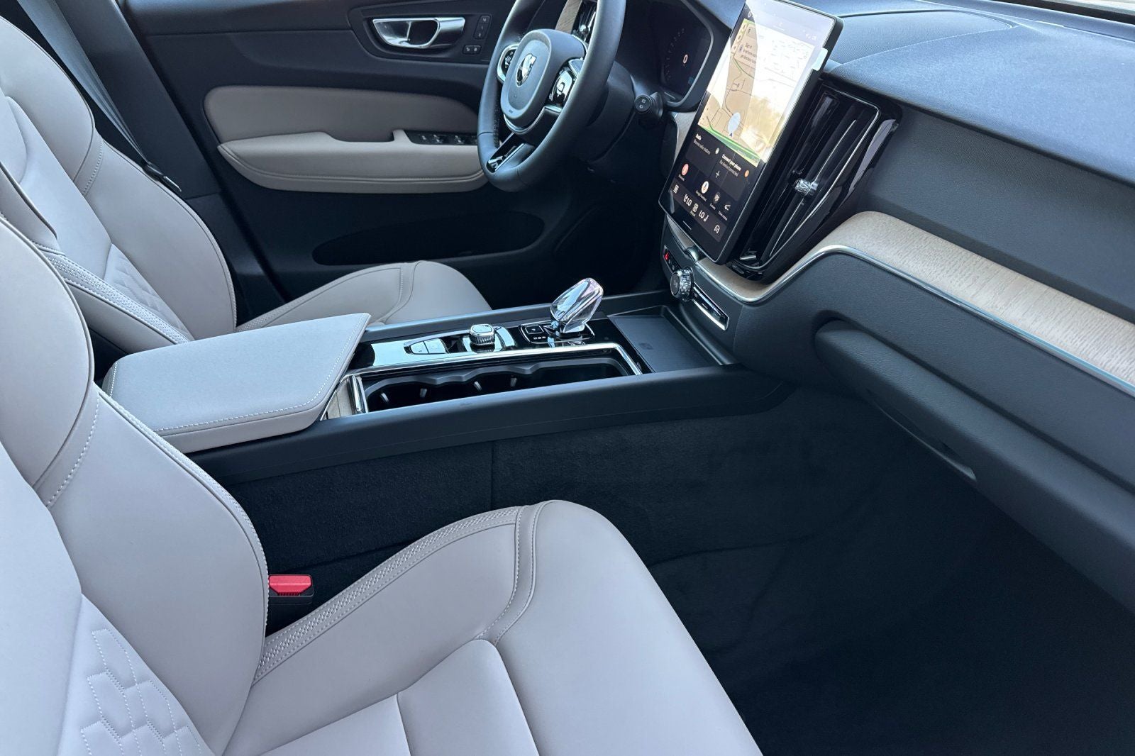 2026 Volvo XC60 Plug-In Hybrid T8 Plus