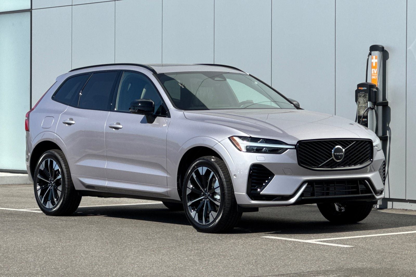 2026 Volvo XC60 Plug-In Hybrid T8 Plus