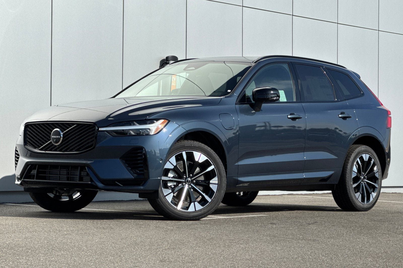 2026 Volvo XC60 Plug-In Hybrid T8 Plus