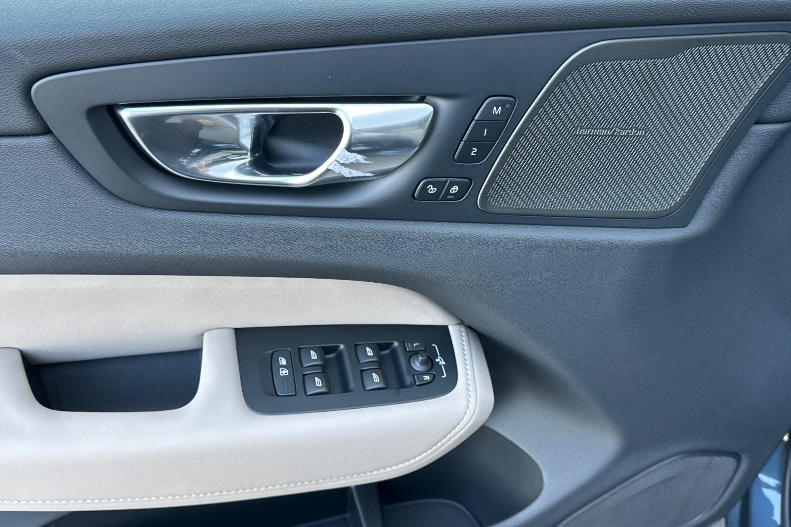 2026 Volvo XC60 Plug-In Hybrid T8 Plus