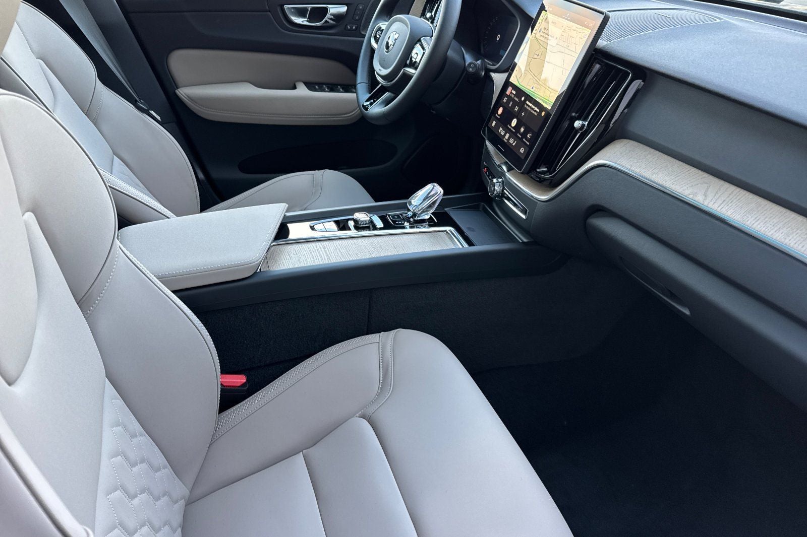 2026 Volvo XC60 Plug-In Hybrid T8 Plus