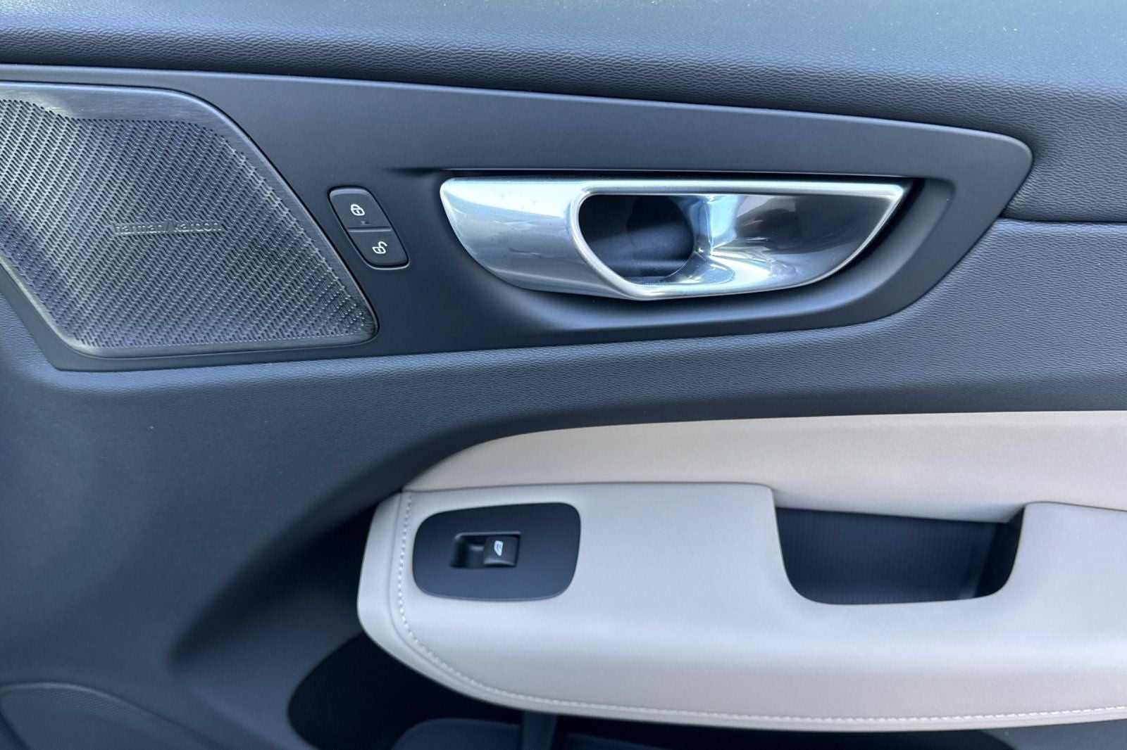 2026 Volvo XC60 Plug-In Hybrid T8 Plus