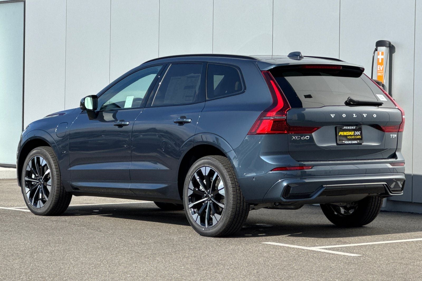 2026 Volvo XC60 Plug-In Hybrid T8 Plus